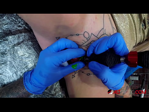 ❤️ Sully Savage-k izugarri tatuatu zuen klitorian tatuaje bat egin zuen ☑ Etxeko pornoa pornoan eu.8kpornvids.ru ❌️